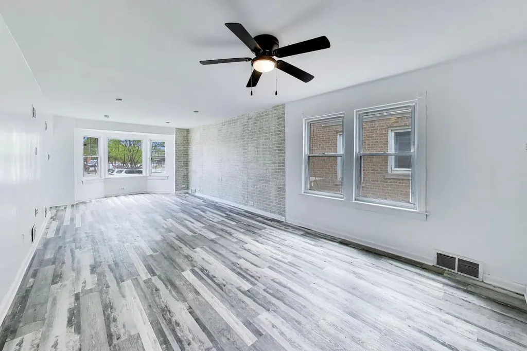 5718 North Parkside Avenue Chicago IL 60646