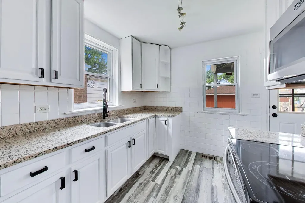 5718 North Parkside Avenue Chicago IL 60646