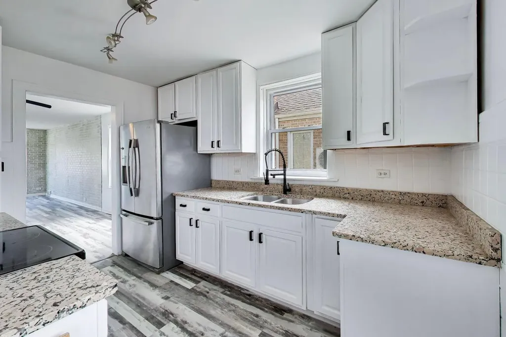 5718 North Parkside Avenue Chicago IL 60646