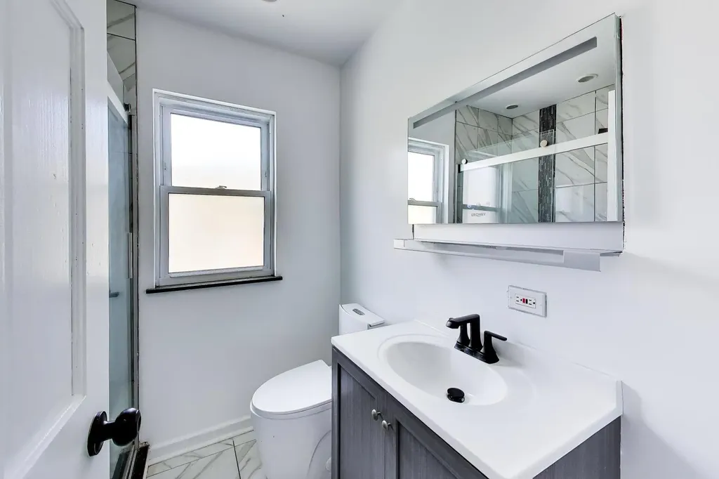 5718 North Parkside Avenue Chicago IL 60646