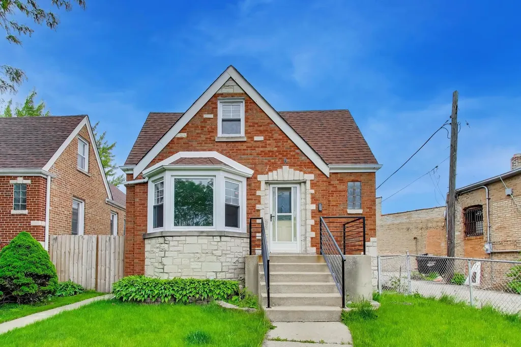 5718 North Parkside Avenue Chicago IL 60646