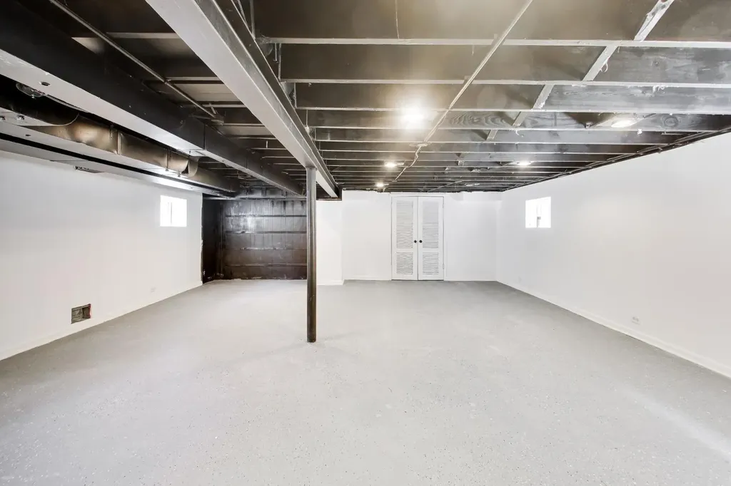 5718 North Parkside Avenue Chicago IL 60646