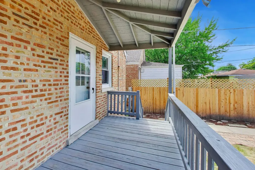 5718 North Parkside Avenue Chicago IL 60646