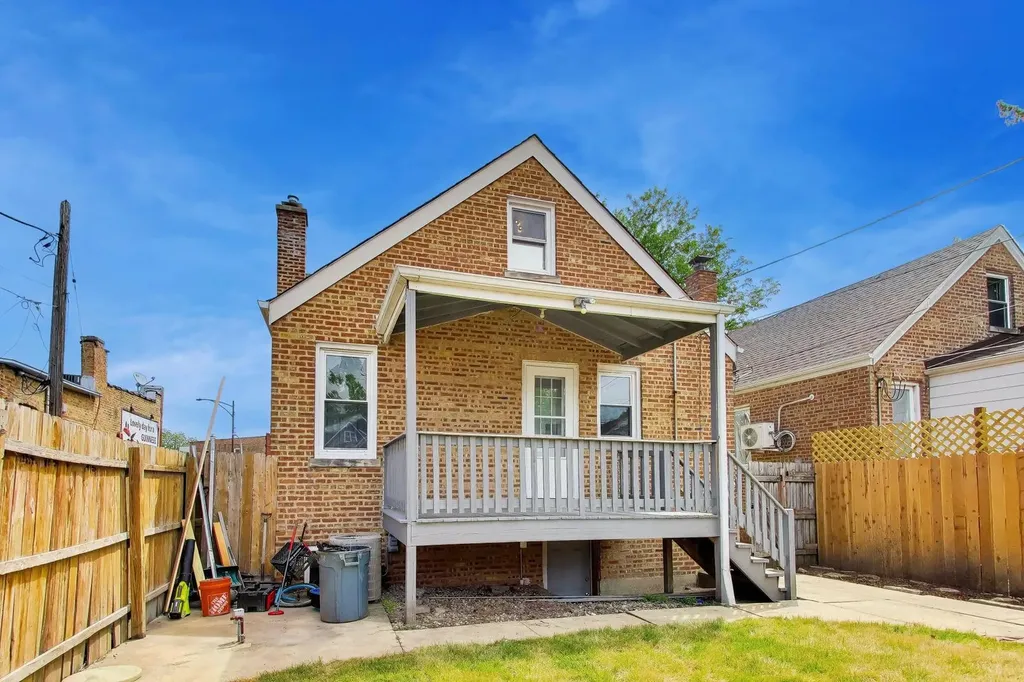 5718 North Parkside Avenue Chicago IL 60646