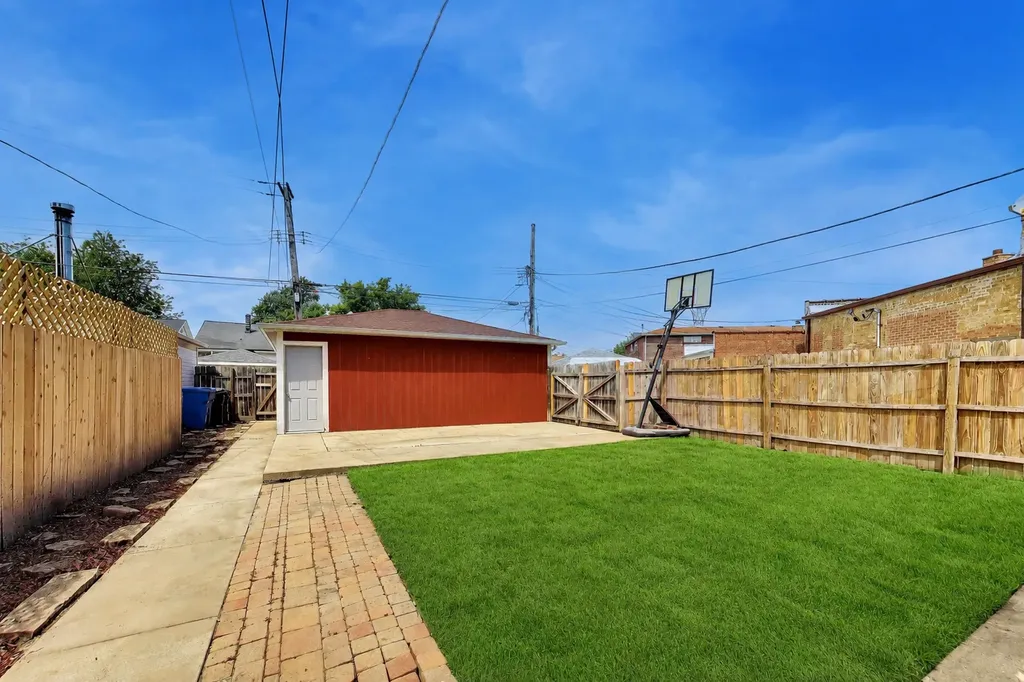 5718 North Parkside Avenue Chicago IL 60646