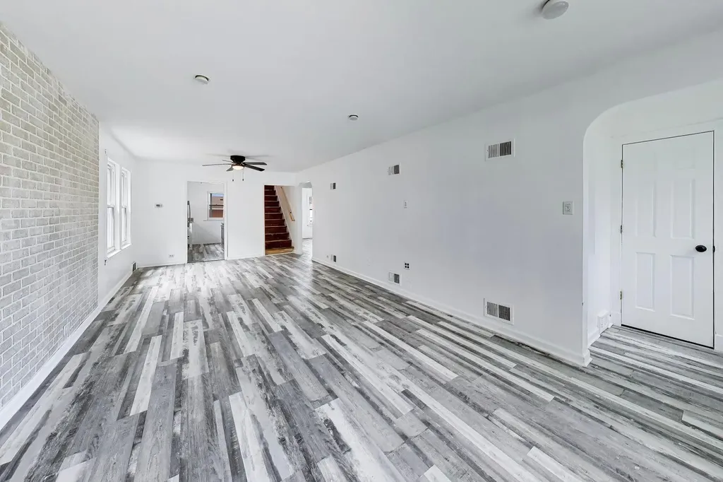 5718 North Parkside Avenue Chicago IL 60646