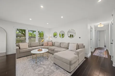 1005 West Firestone Drive Hoffman Estates IL 60192