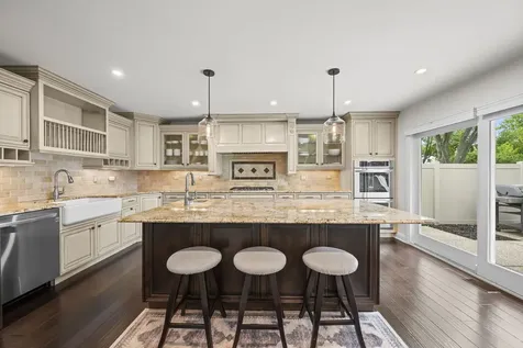 1005 West Firestone Drive Hoffman Estates IL 60192