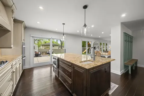 1005 West Firestone Drive Hoffman Estates IL 60192