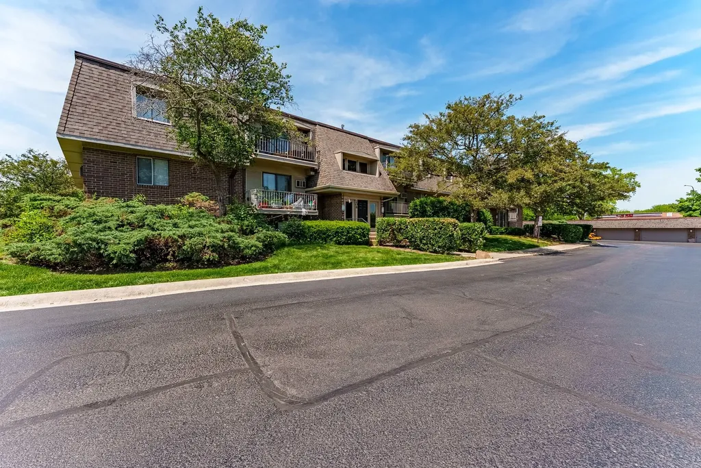 208 East Bailey Road Naperville IL 60565