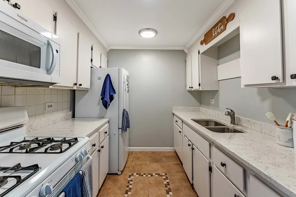 208 East Bailey Road Naperville IL 60565
