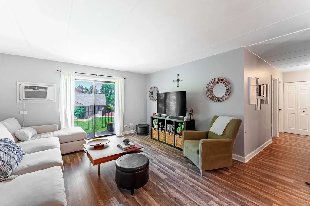 208 East Bailey Road Naperville IL 60565