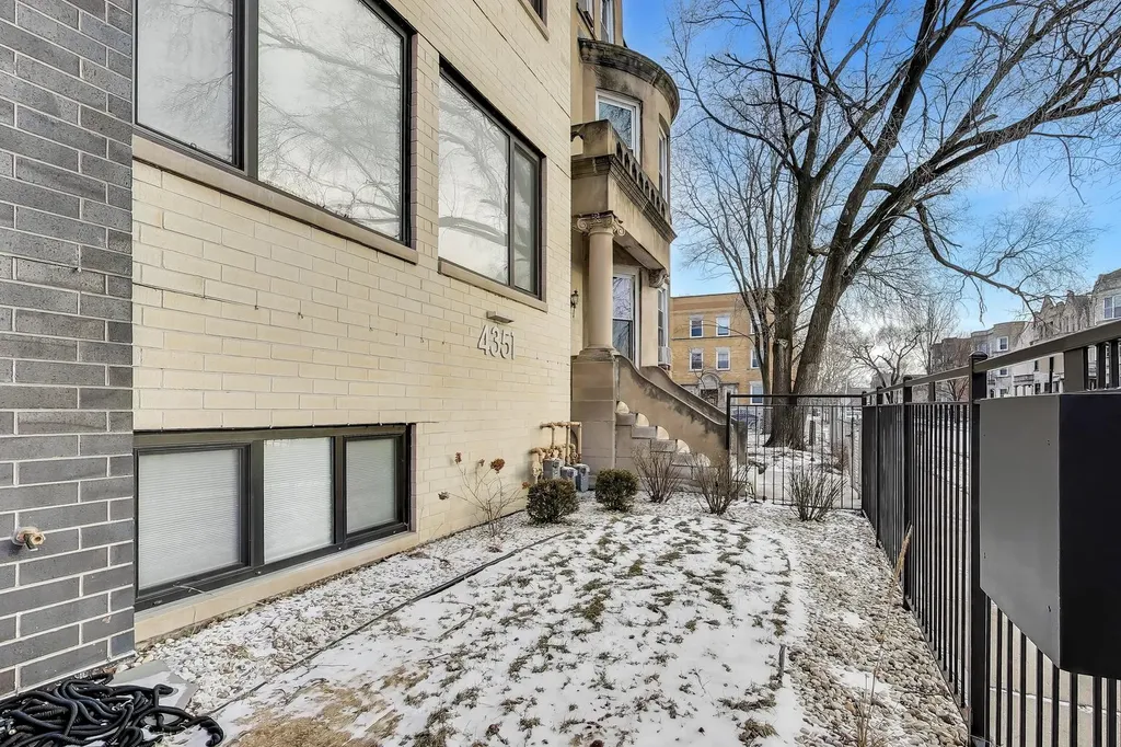 4351 South Vincennes Avenue Chicago IL 60653