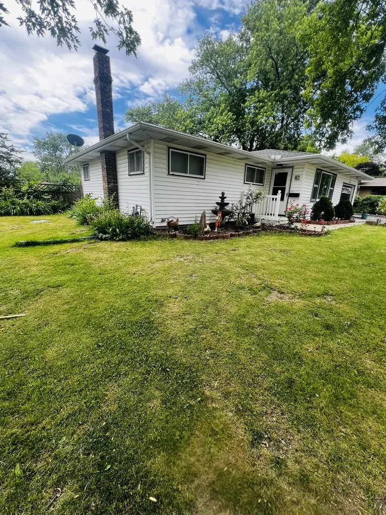 3858 East Lakeview Drive Kankakee IL 60901