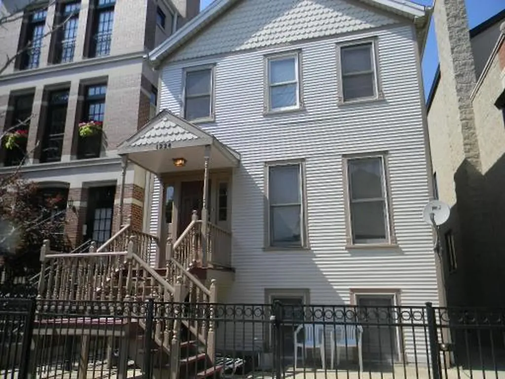 1224 West Melrose Street Chicago IL 60657