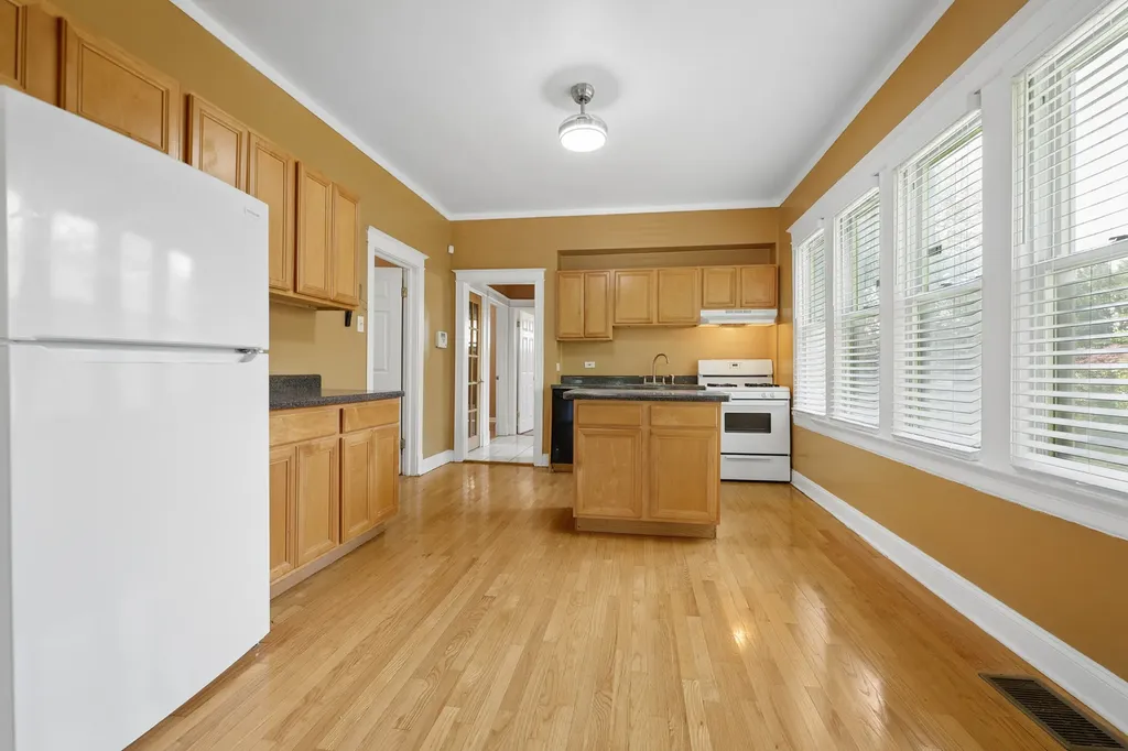 7545 South Ridgeland Avenue Chicago IL 60649