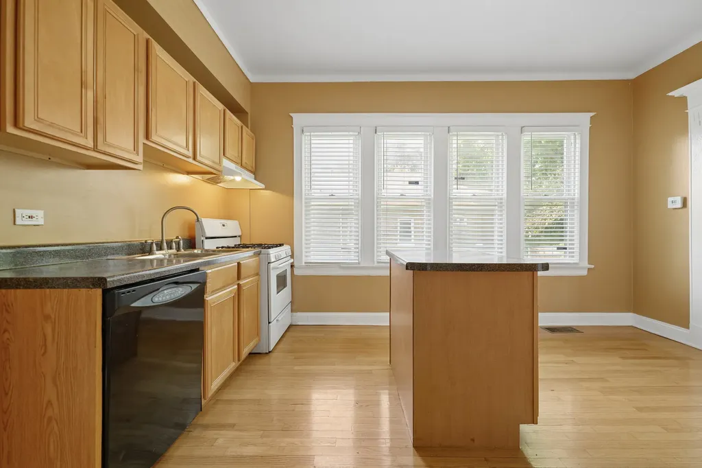 7545 South Ridgeland Avenue Chicago IL 60649