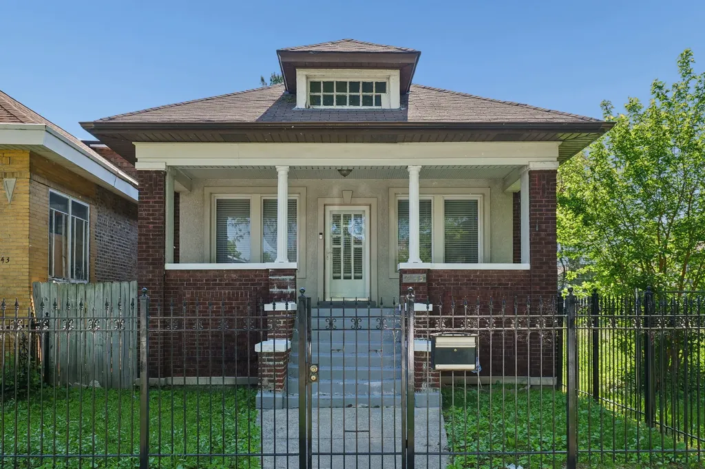 7545 South Ridgeland Avenue Chicago IL 60649