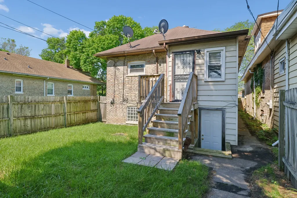 7545 South Ridgeland Avenue Chicago IL 60649