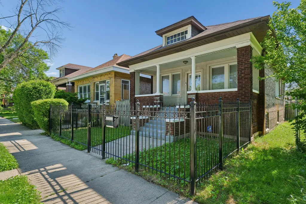 7545 South Ridgeland Avenue Chicago IL 60649