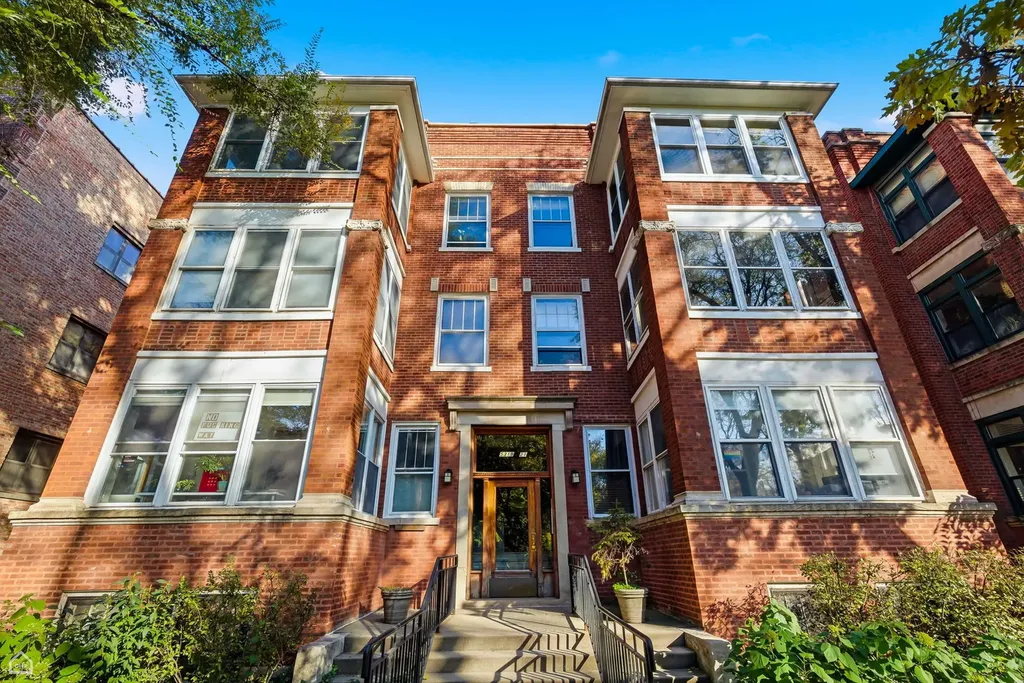 5321 South Woodlawn Avenue Chicago IL 60615