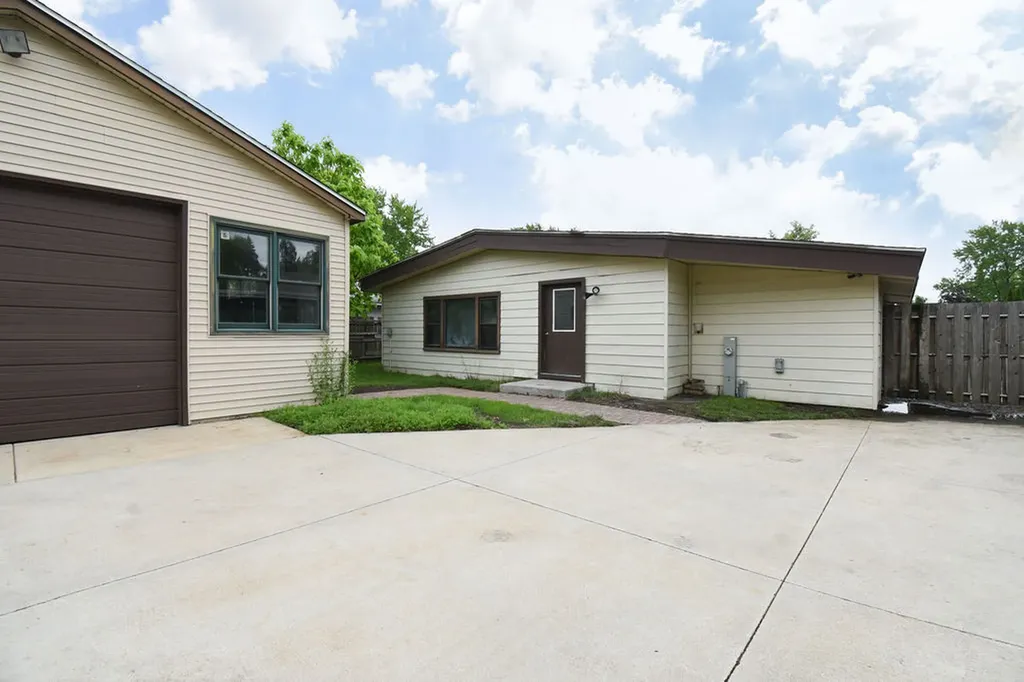 2204 West Central Road Rolling Meadows IL 60008