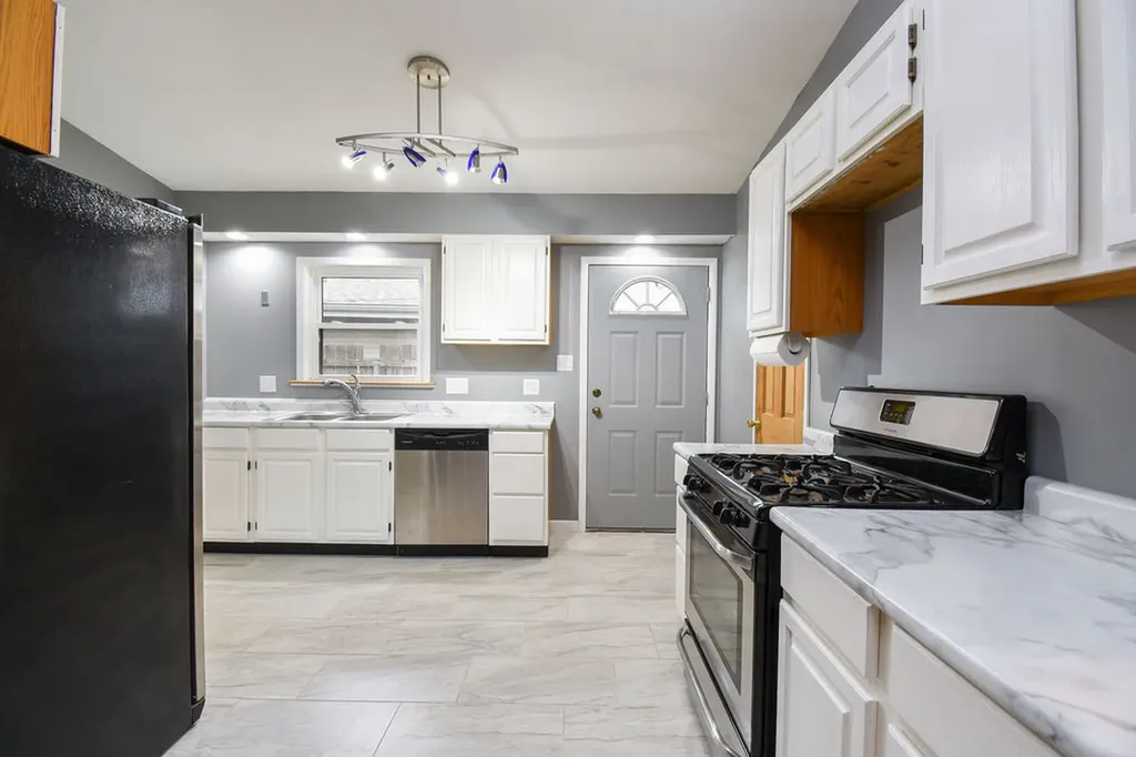 2204 West Central Road Rolling Meadows IL 60008
