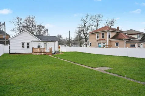 205 East Taylor Street Grant Park IL 60940