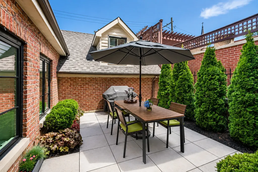 1739 North Mohawk Street Chicago IL 60614
