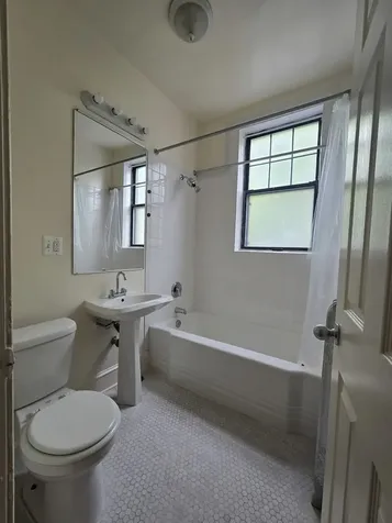 1128 West Pratt Boulevard Chicago IL 60626