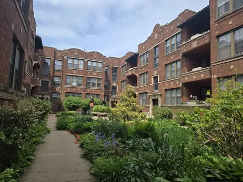 1128 West Pratt Boulevard Chicago IL 60626