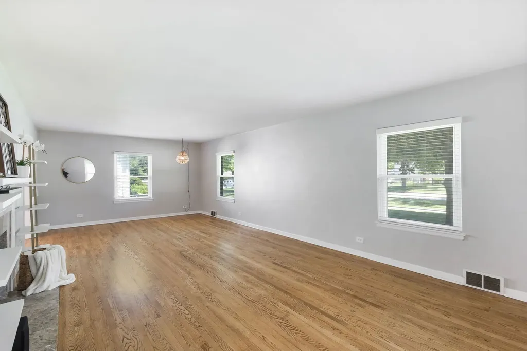 4 West Monroe Street Villa Park IL 60181