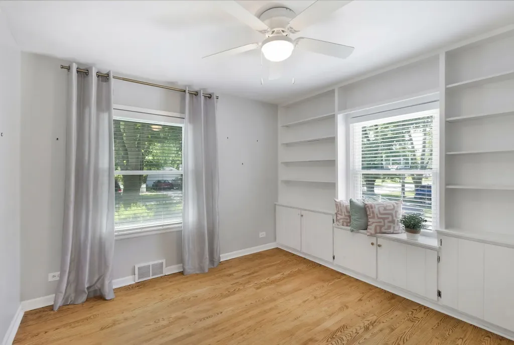 4 West Monroe Street Villa Park IL 60181