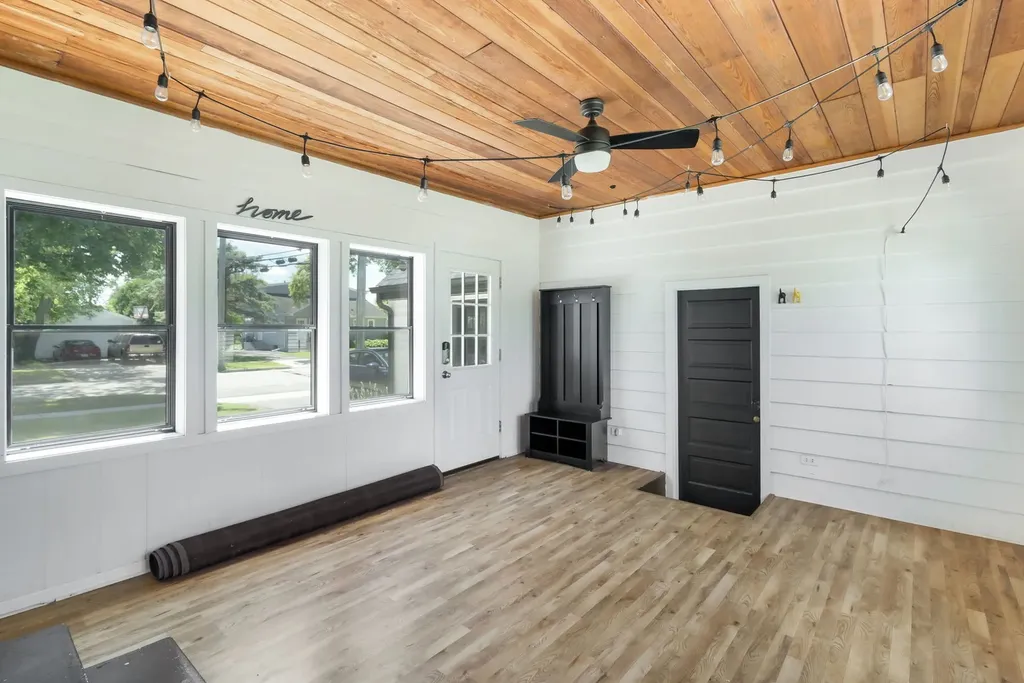 4 West Monroe Street Villa Park IL 60181