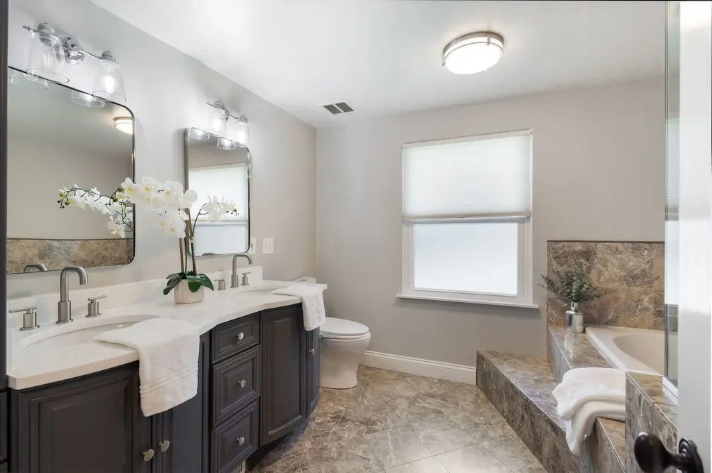 4 West Monroe Street Villa Park IL 60181