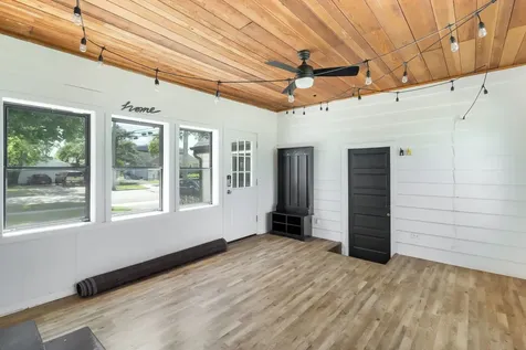 4 West Monroe Street Villa Park IL 60181