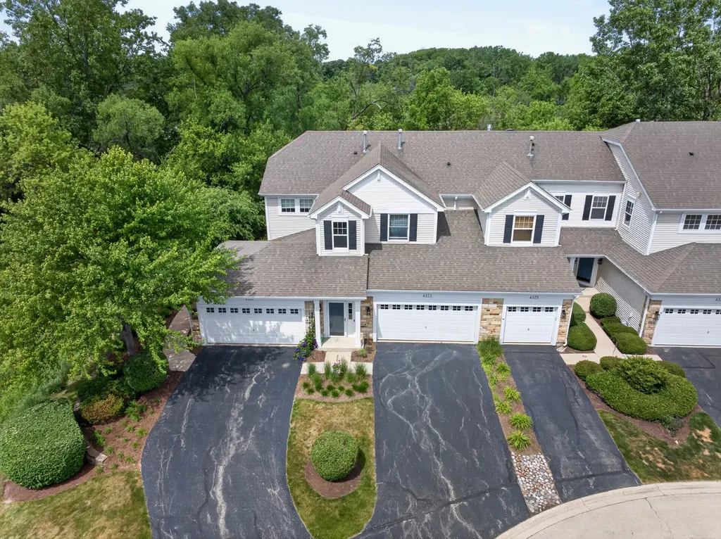 4323 Blue Iris Court Island Lake IL 60042