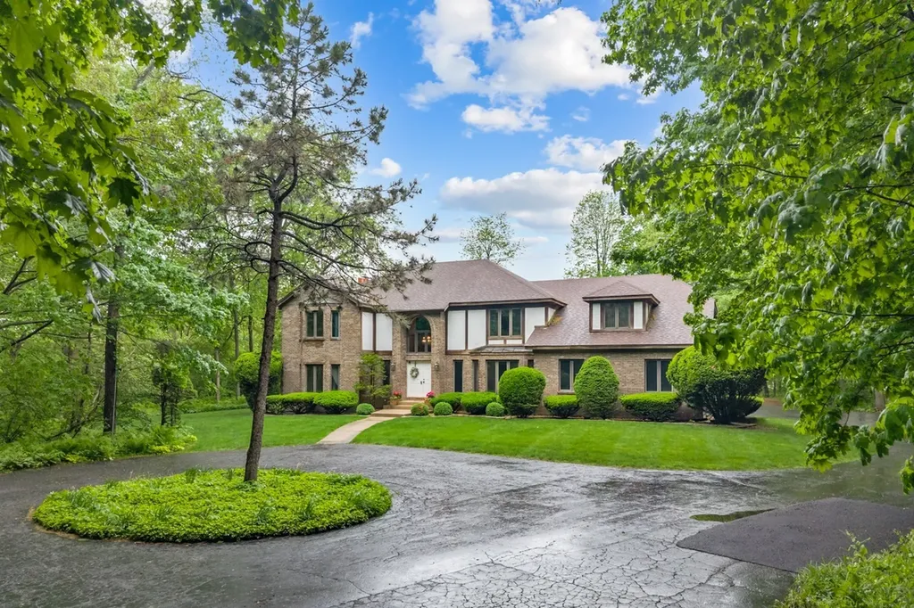 8N258 Brierwood Lane Elgin IL 60124