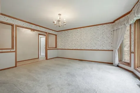 8N258 Brierwood Lane Elgin IL 60124