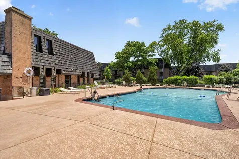 4 Oak Creek Drive Buffalo Grove IL 60089