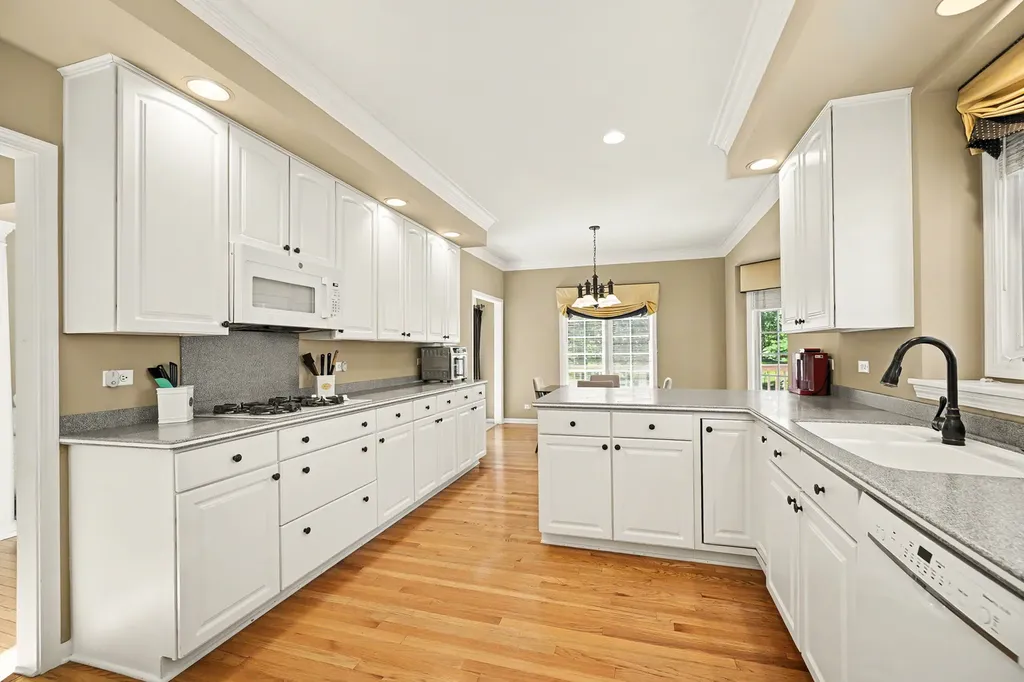 994 Chadwick Court Aurora IL 60502