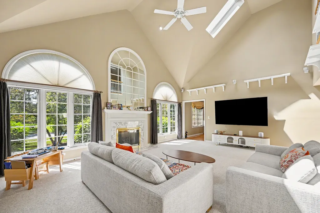 994 Chadwick Court Aurora IL 60502