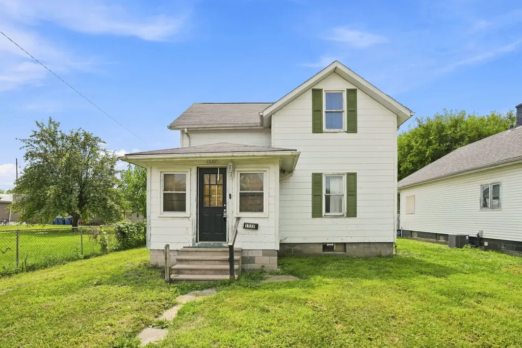 1532 11TH Avenue East Moline IL 61244