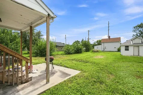 1532 11TH Avenue East Moline IL 61244
