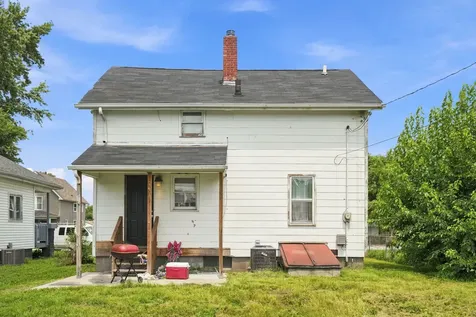 1532 11TH Avenue East Moline IL 61244