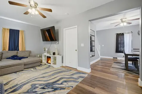 1532 11TH Avenue East Moline IL 61244