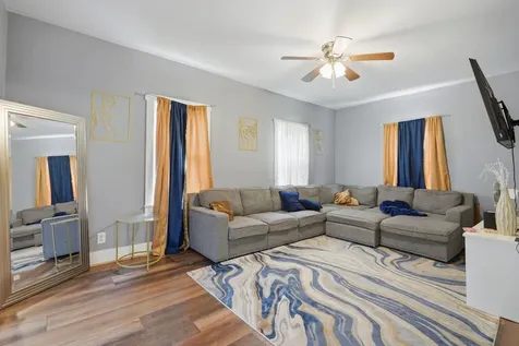 1532 11TH Avenue East Moline IL 61244