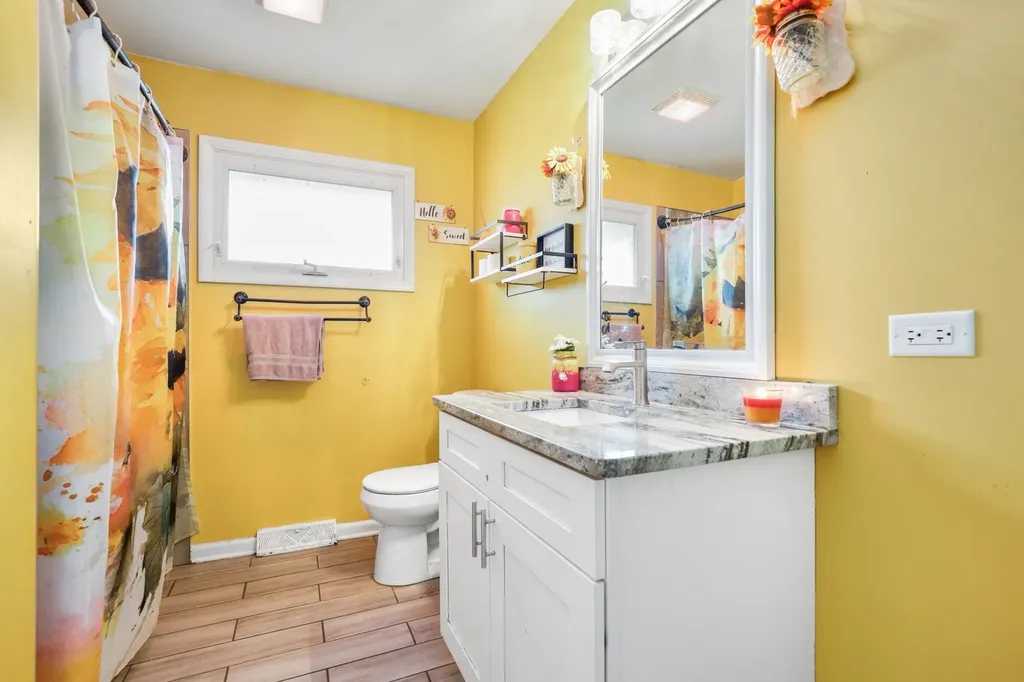 1104 New Haven Avenue Aurora IL 60506