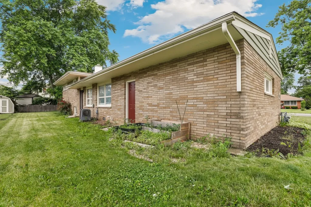 1104 New Haven Avenue Aurora IL 60506