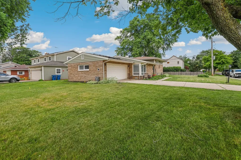 1104 New Haven Avenue Aurora IL 60506